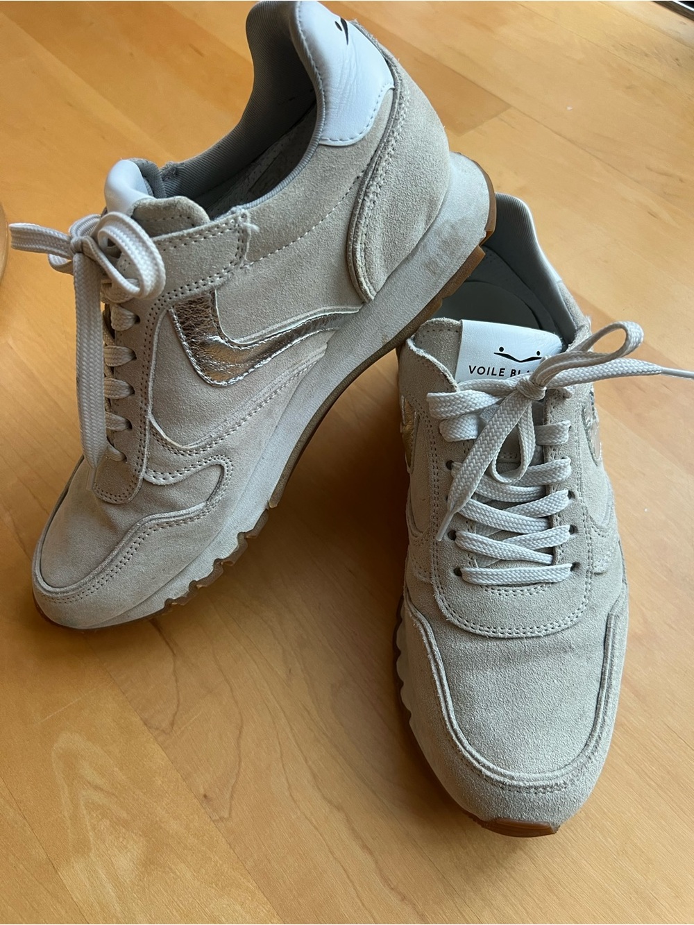 Voile Blanche Suede Sneakers in Light Beige with Metallic Accent